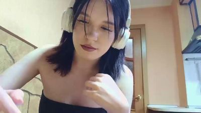 AnnelieseLaino live cam on Cam4