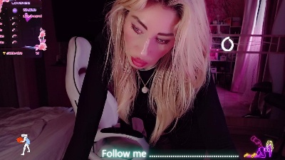 AnnieGOld live cam on Cam4