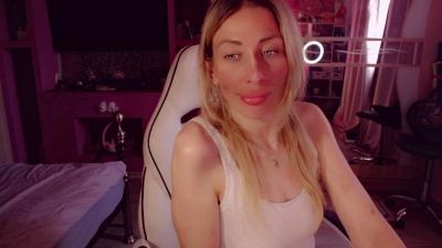AnnieGOld live cam on Cam4