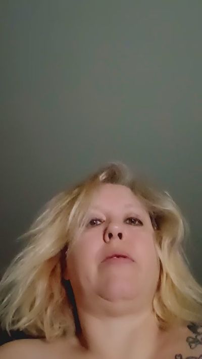 AnonymityAwaits webcam
