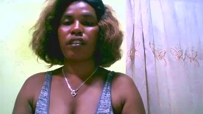 Antoinella34 live cam on Cam4