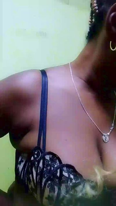 Antoinella34 live cam on Cam4