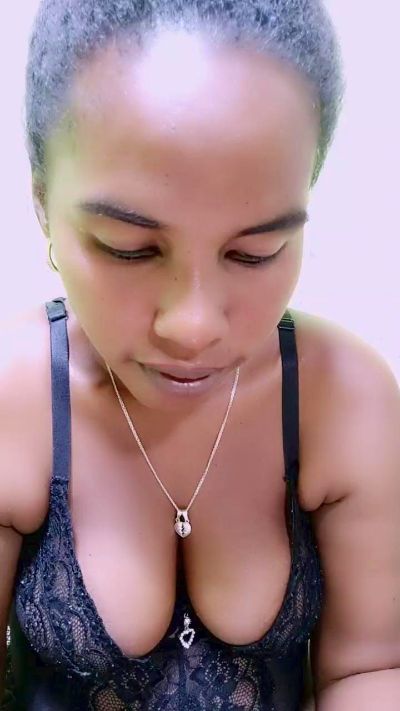 Antoinella34 live cam on Cam4
