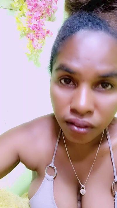 Antoinella34 live cam on Cam4