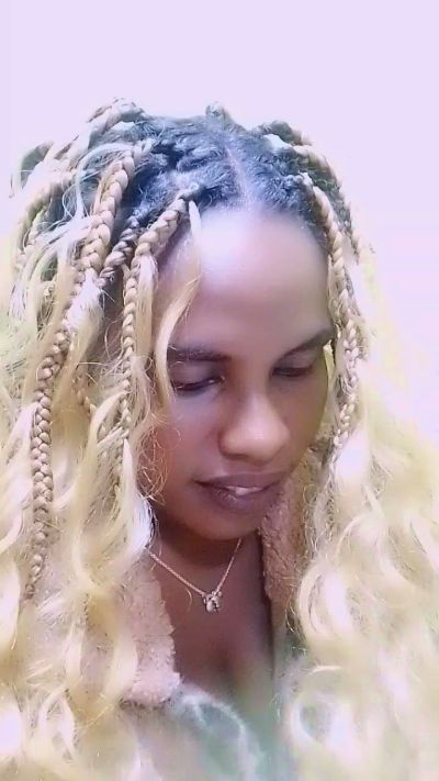 Antoinella34 live cam on Cam4