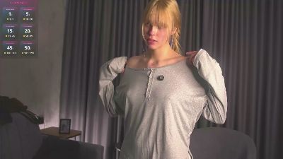 AntoinetteCobos live cam on Cam4