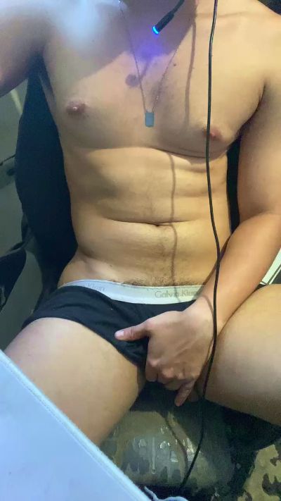 Antonieeez live cam on Cam4