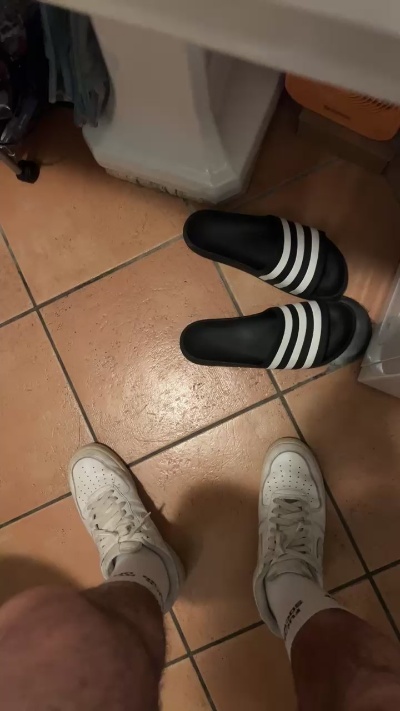 Antonio2885 live male webcam from Italy