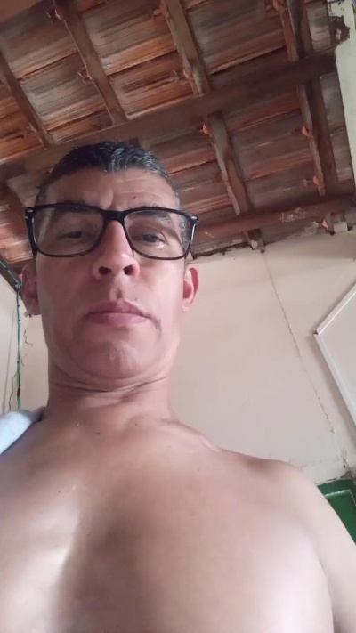 Antonyoluiz live cam on Cam4