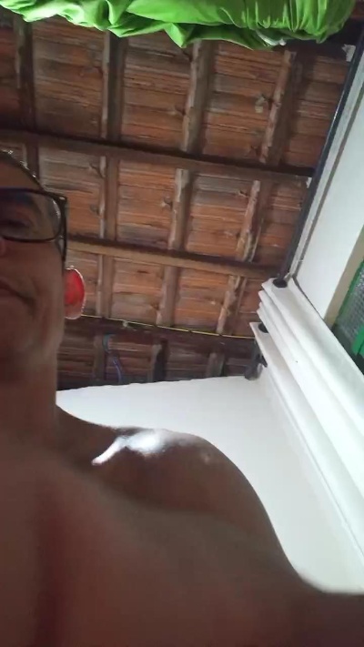 Antonyoluiz live cam on Cam4