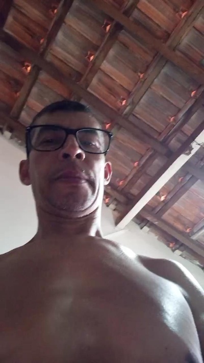 Antonyoluiz live cam on Cam4