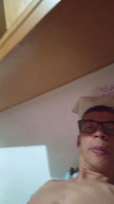 Antonyoluiz live cam on Cam4