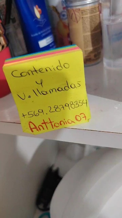 Anttoniiaa live cam on Cam4
