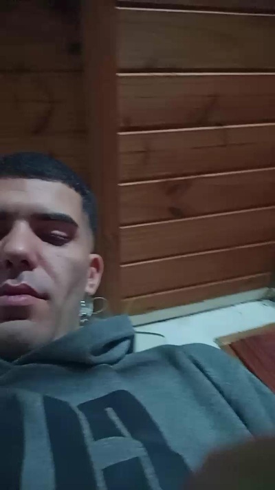 Anueel32 live cam on Cam4
