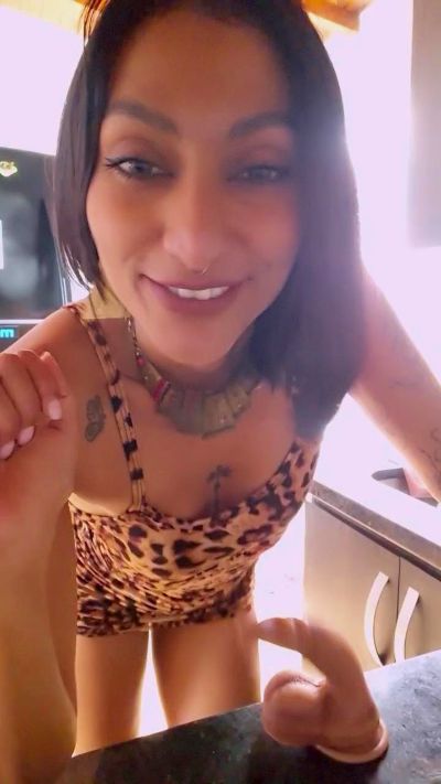 AnyLeon live cam on Cam4