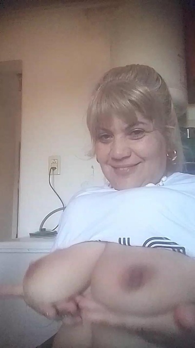 Anyi45 live cam on Cam4