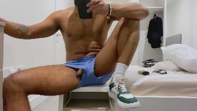ApolloHung live cam on Cam4
