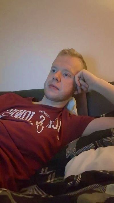 Apollo_301 live cam on Cam4