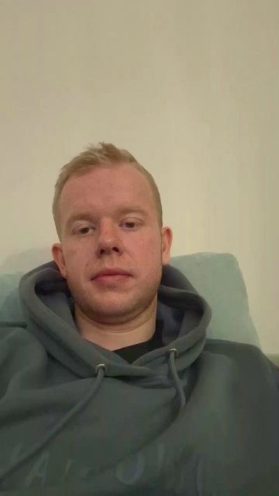 Apollo_301 live cam on Cam4
