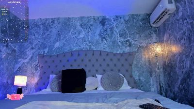 Aprillbrunette live cam on Cam4