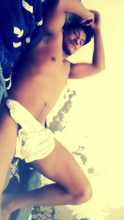 AqpAlone40 live cam on Cam4
