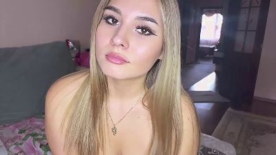 AriaBellinini live cam on Cam4