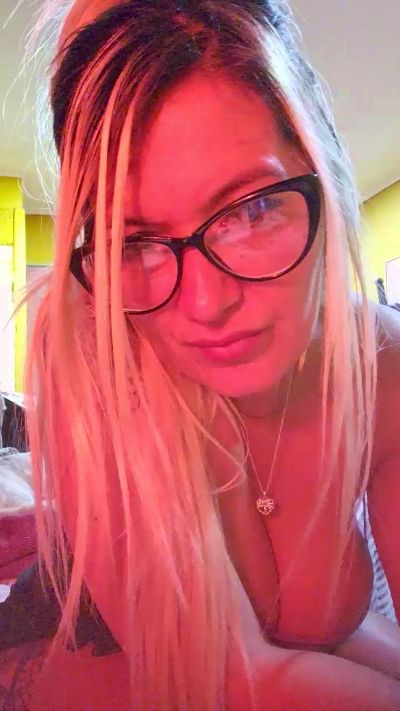 Arianabril live cam on Cam4