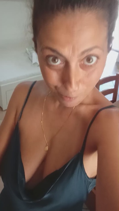 AriannaSecret live cam on Cam4