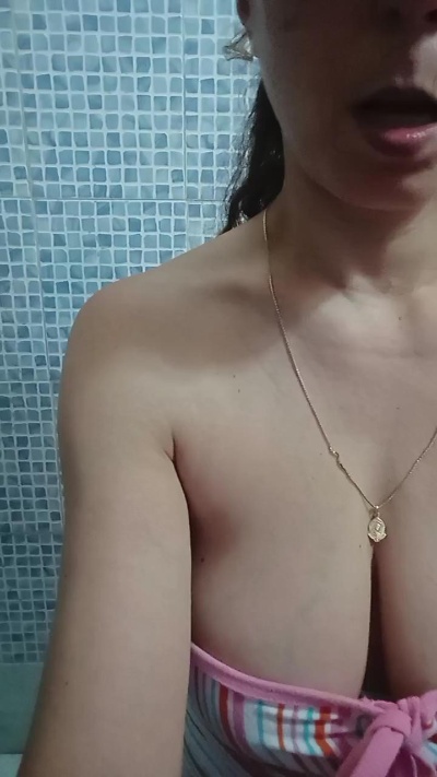 AriannaSecret live cam on Cam4