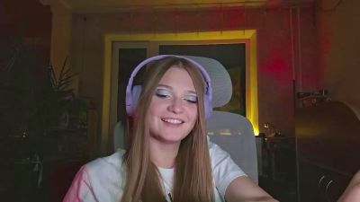 ArlaKuzia live cam on Cam4