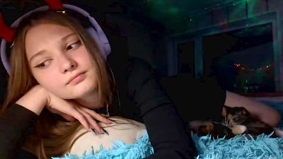 ArlaKuzia live cam on Cam4