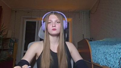 ArlaKuzia live cam on Cam4