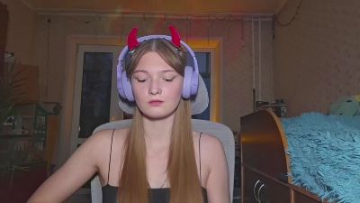 ArlaKuzia live cam on Cam4