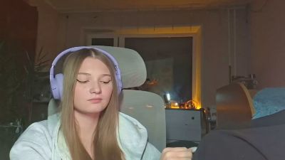 ArlaKuzia live cam on Cam4