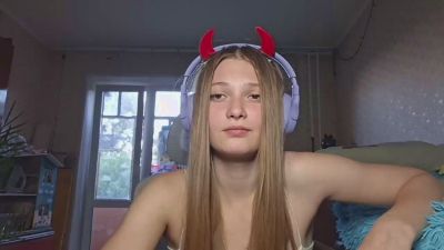 ArlaKuzia live cam on Cam4
