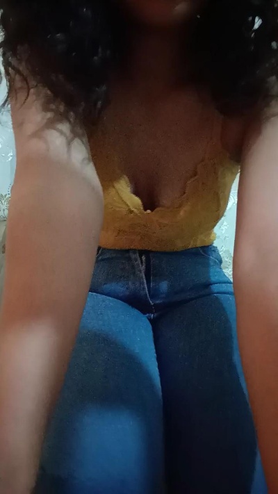 Arnah_ live cam on Cam4