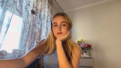 ArnetteBregon live cam on Cam4