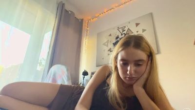 ArnetteBregon live cam on Cam4
