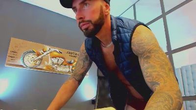 AronGrant live cam on Cam4