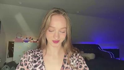 AshleaGiardini live cam on Cam4