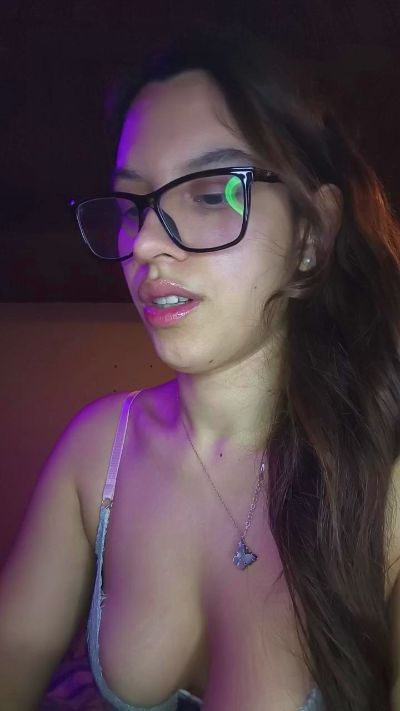 Ashleykitty00 live cam on Cam4