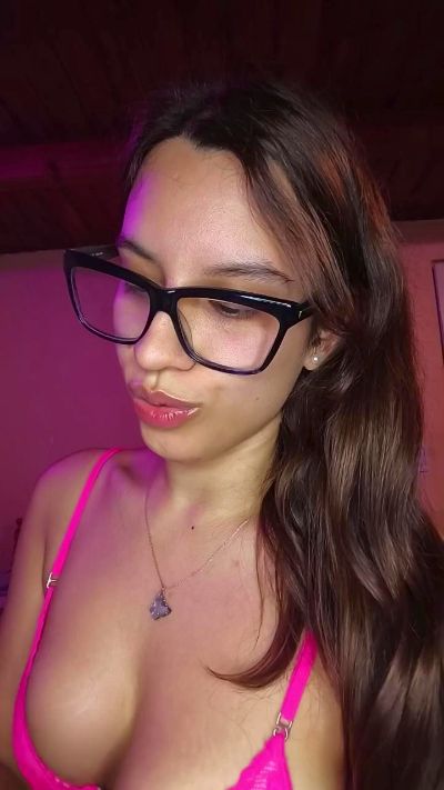 Ashleykitty00 live cam on Cam4