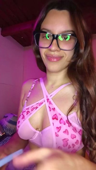 Ashleykitty00 live cam on Cam4