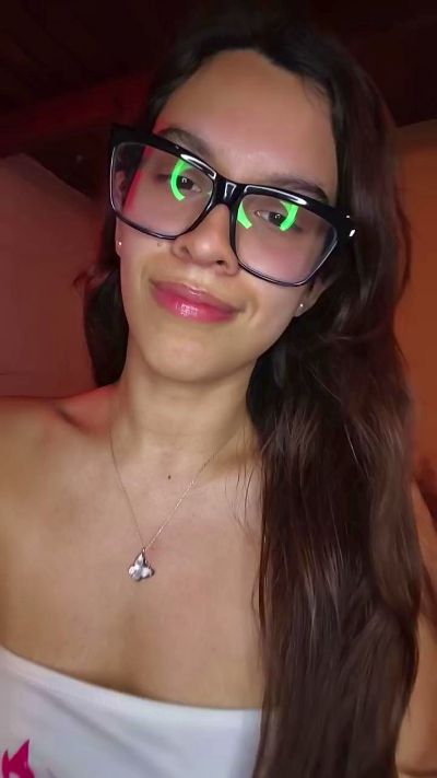 Ashleykitty00 live cam on Cam4