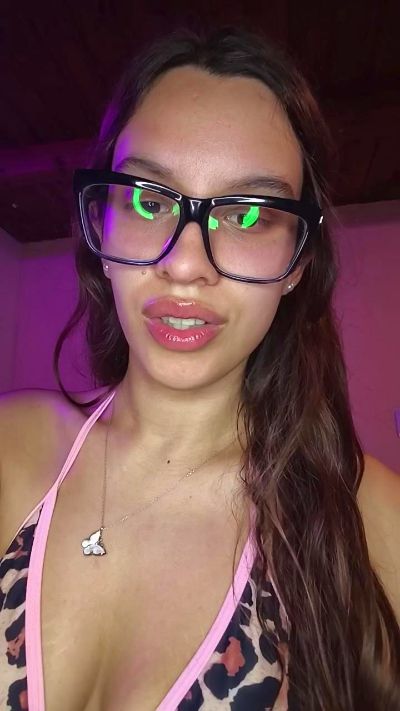 Ashleykitty00 live cam on Cam4
