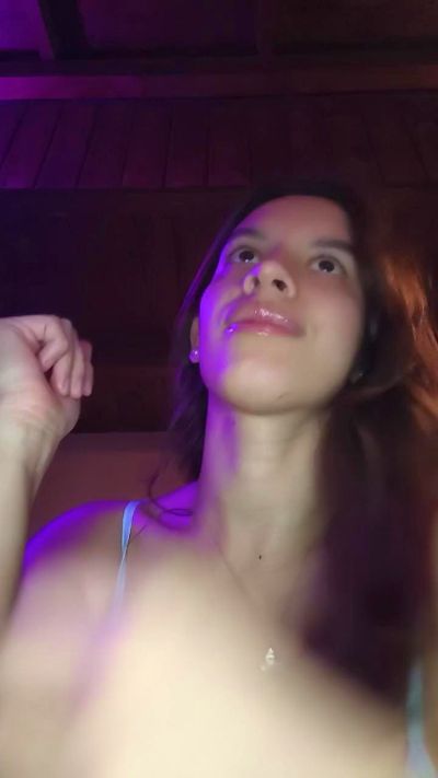 Ashleykitty00 live cam on Cam4