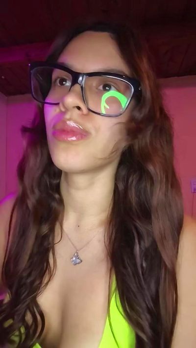 Ashleykitty00 live cam on Cam4