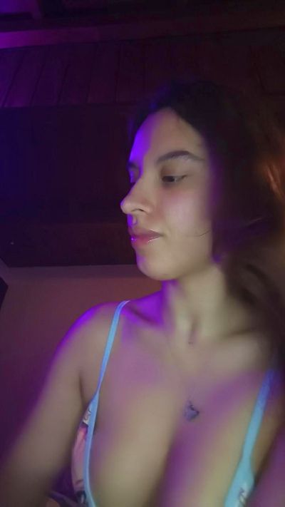 Ashleykitty00 live cam on Cam4