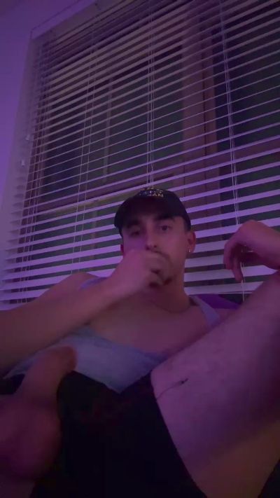 Ashy28 live cam on Cam4