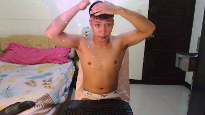 AsiaLarryren live cam on Cam4